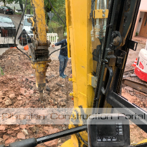 Punetore, manovrator te jashtem per punime me eskavator Punetore, manovrator te jashtem per punime me eskavator